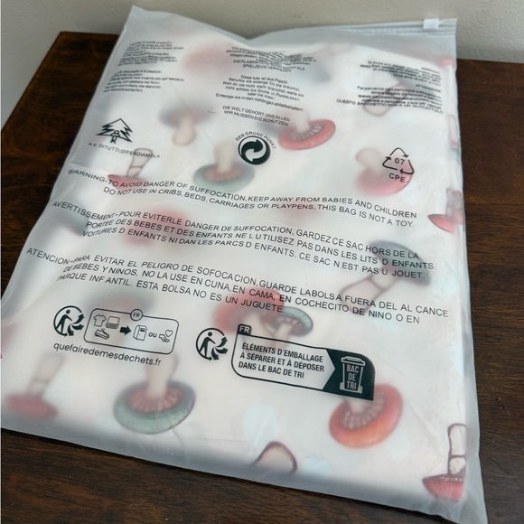 New white pink green red mushroom print 2-piece pajama top & pants set large - Picture 11 of 13